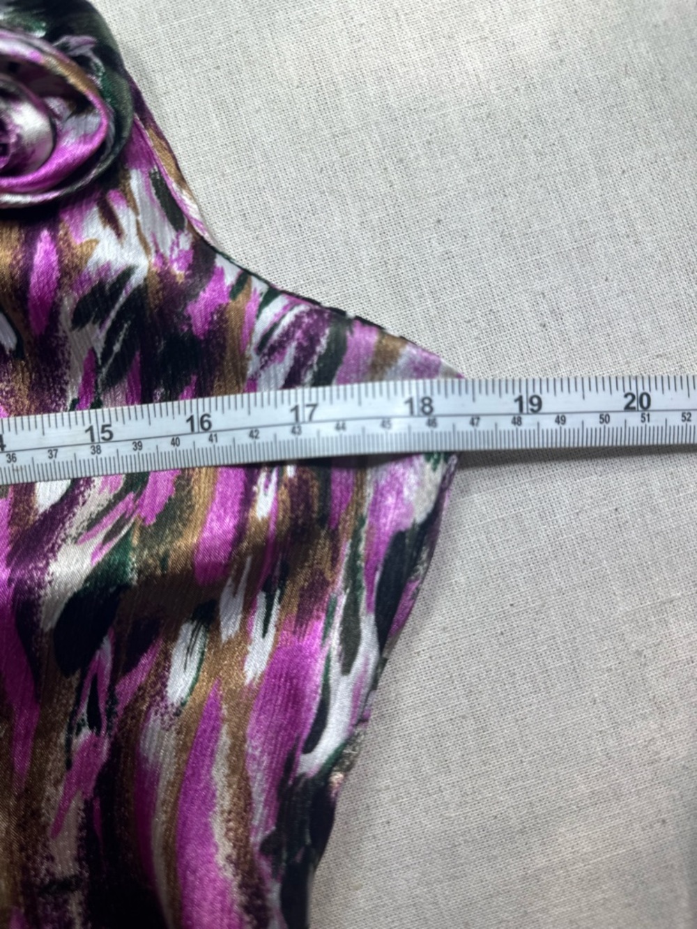 Essentials by Milano Purple Floral Mock Neck Sleeveless satin like Top Y2K small - Picture 5 of 8